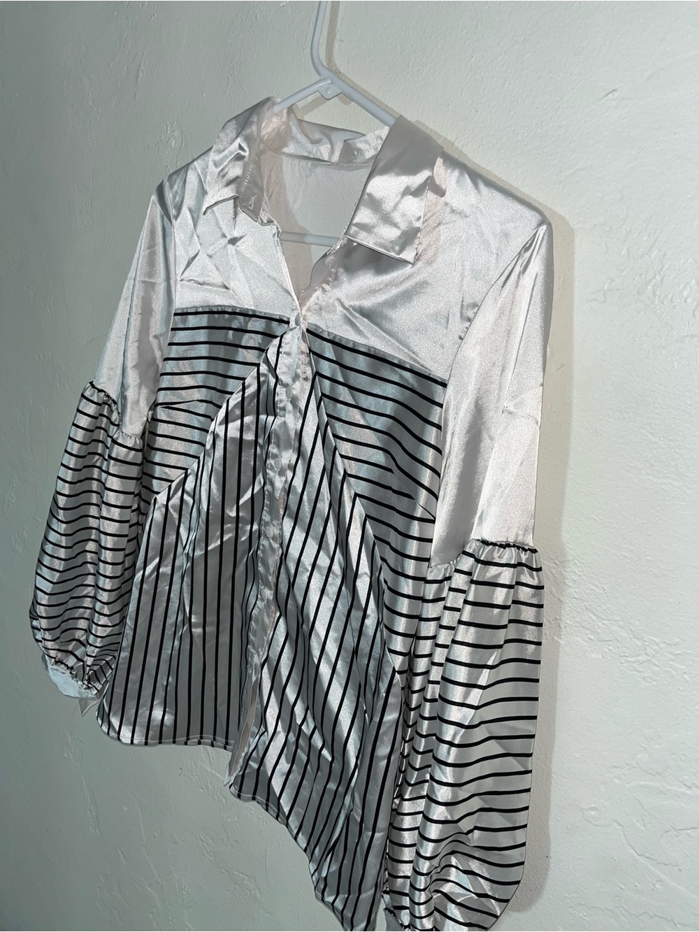 Unique Striped Shiny Satin Button-Front Dress Shirt Blouse Puff Sleeve Women’s S - Picture 4 of 8